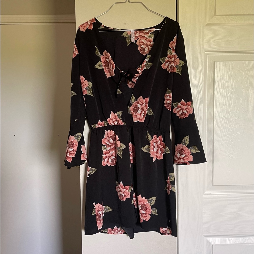 Xhiliration Flower/Rose Print Romper sz Medium Black/Pink